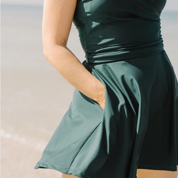 HoneyMark sugar skort in evergreen - size M - Picture 3 of 3